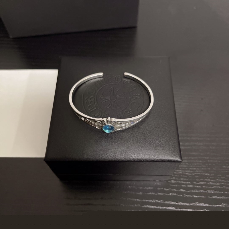 Ch**me He**ts bracelets